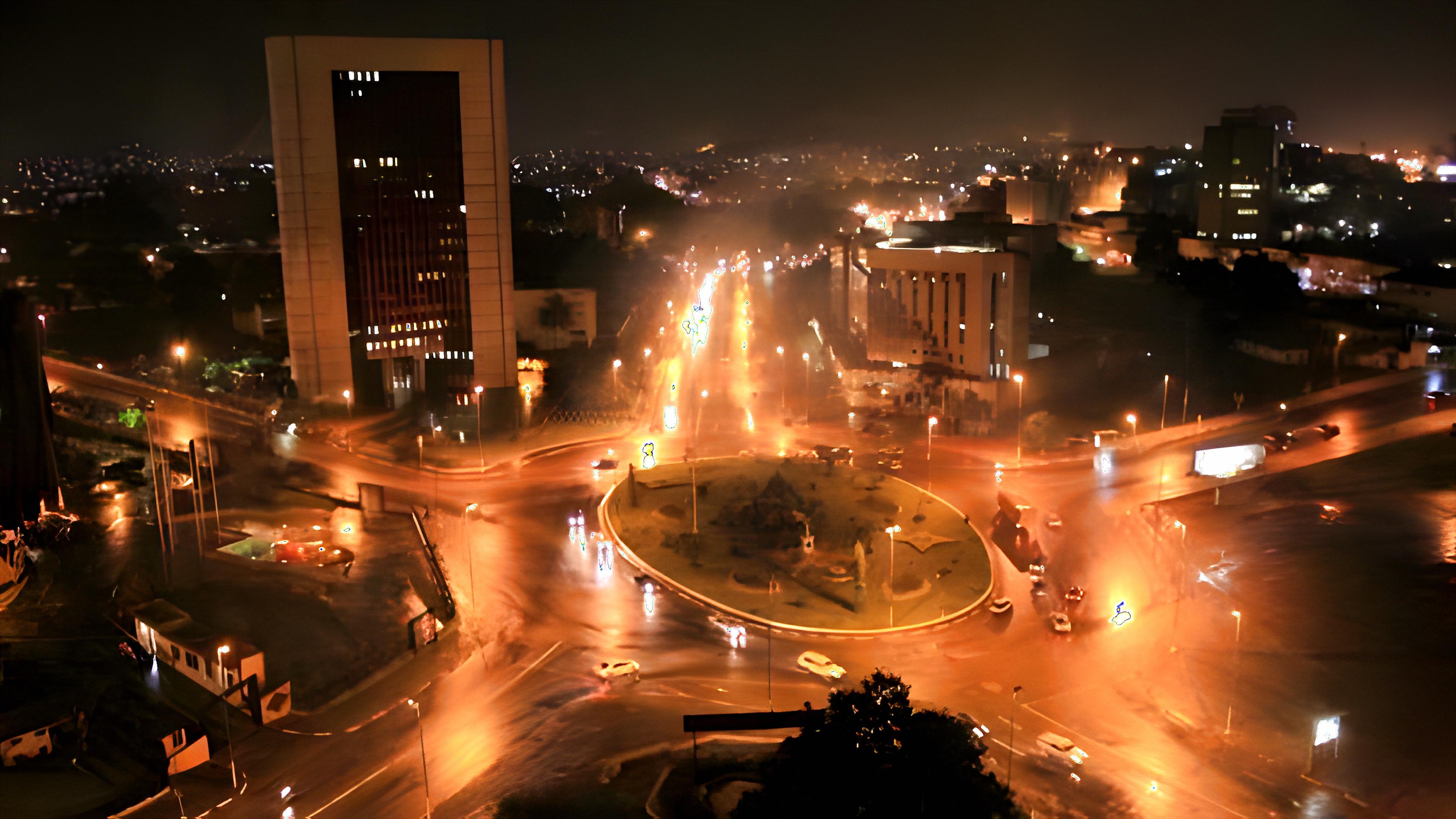 Yaoundé, la ville à la tombée de la nuit